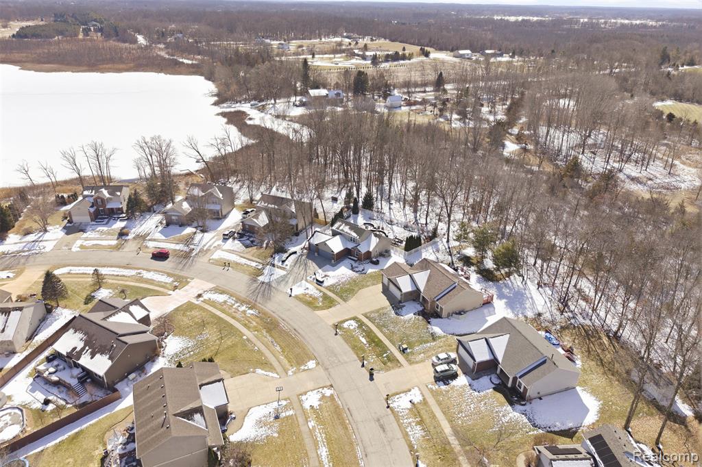 9140 Lakewood Drive, Whitmore Lake, MI 48189 — Photo 38