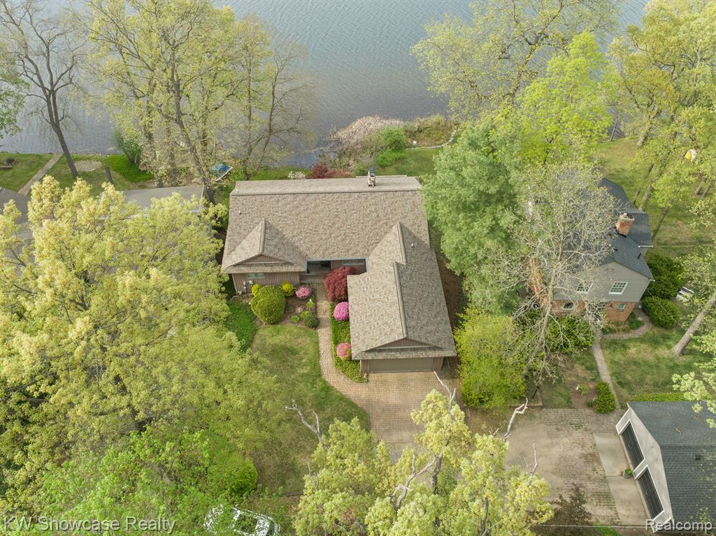5867 COMMUNITY Drive, Brighton, MI 48116 — Photo 3