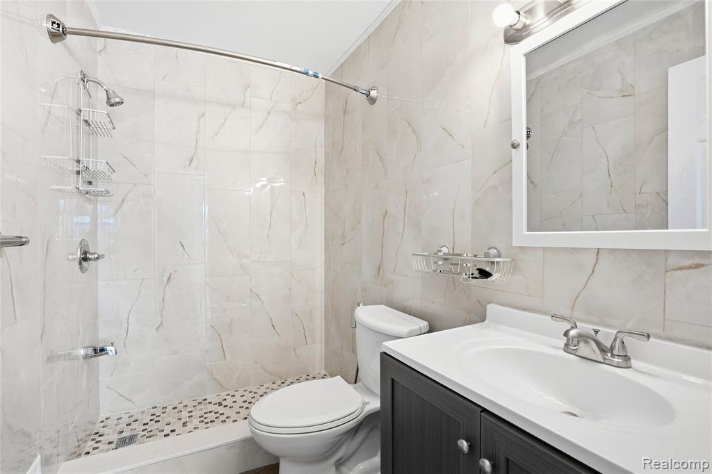 20886 Crestmont Lane, Dearborn Heights, MI 48127 — Photo 20