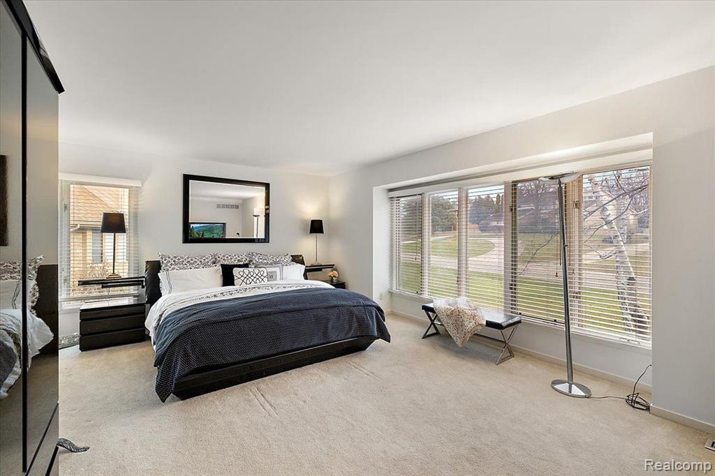 5385 POND BLUFF Drive, West Bloomfield, MI 48323 — Photo 33