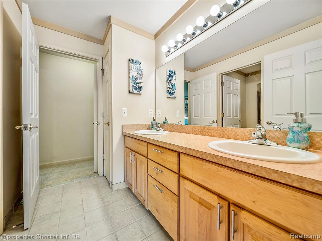 17070 CARRIAGE Way, Northville, MI 48168 — Photo 26