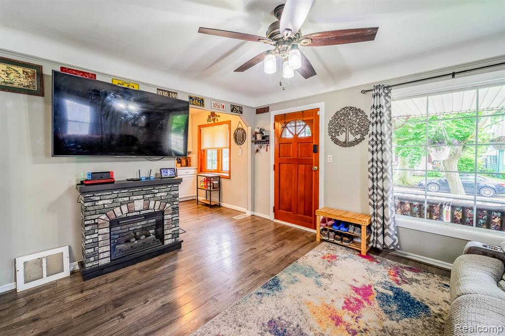 706 WHITE Avenue, Lincoln Park, MI 48146 — Photo 9