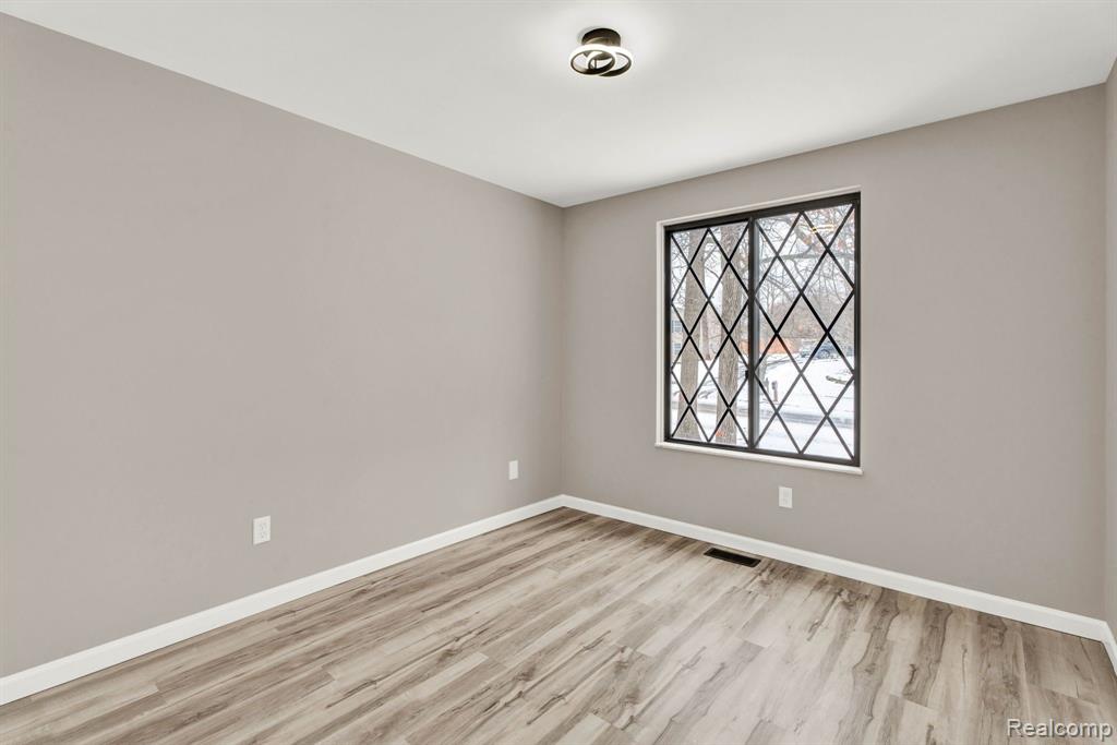 7820 Rampart Trail, Waterford, MI 48327 — Photo 25