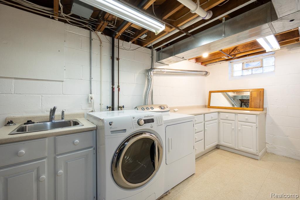 620 CATALPA Drive, Royal Oak, MI 48067 — Photo 17