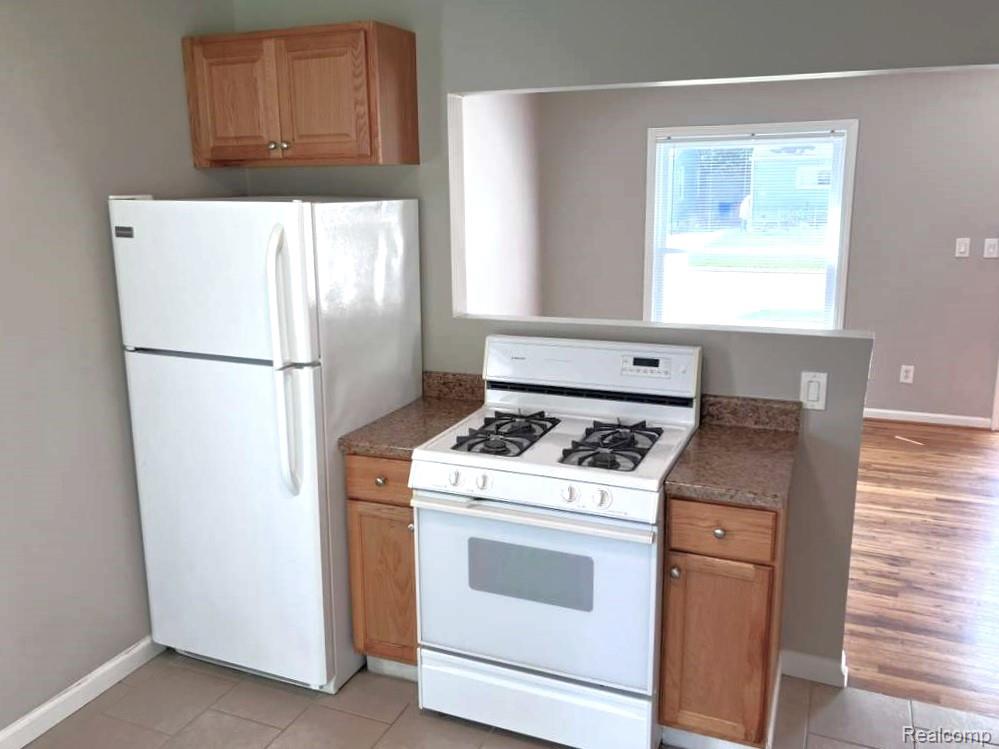 577 E HUDSON Avenue, Madison Heights, MI 48071 — Photo 12