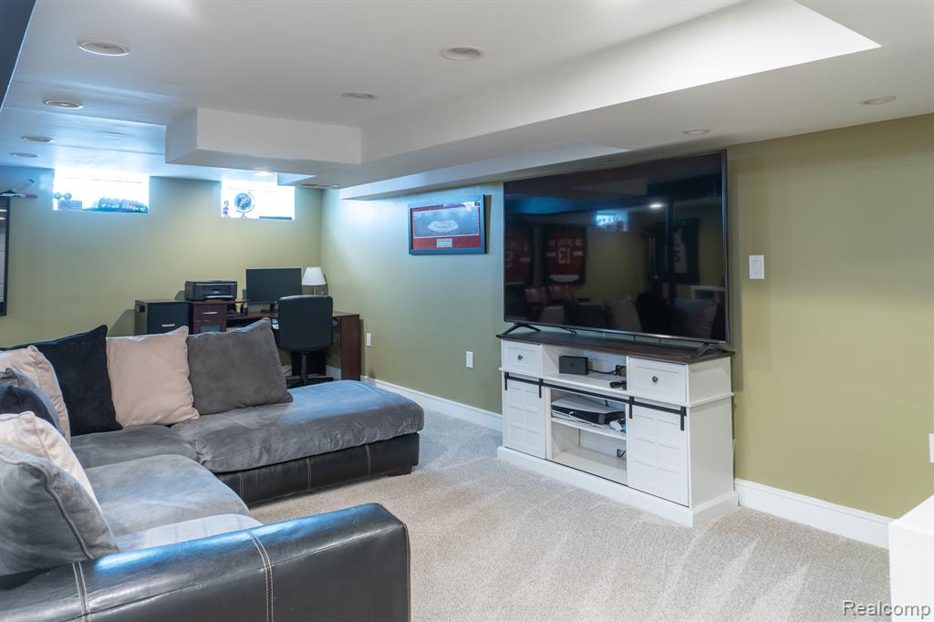 9611 ROSELAND Street, Livonia, MI 48150 — Photo 20