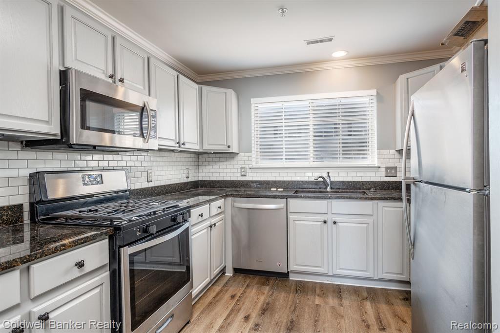 29427 Glen Oaks Boulevard E, Farmington Hills, MI 48334 — Photo 11