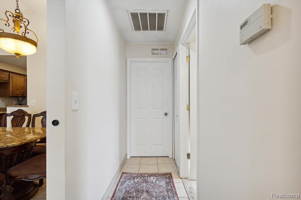 4174 BERKSHIRE Drive, Sterling Heights, MI 48314 — Photo 21