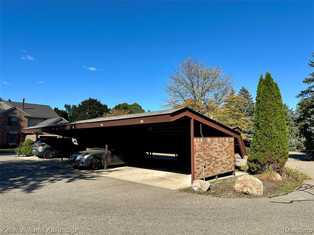 37132 Brentwood Circle, Farmington Hills, MI 48331 — Photo 32