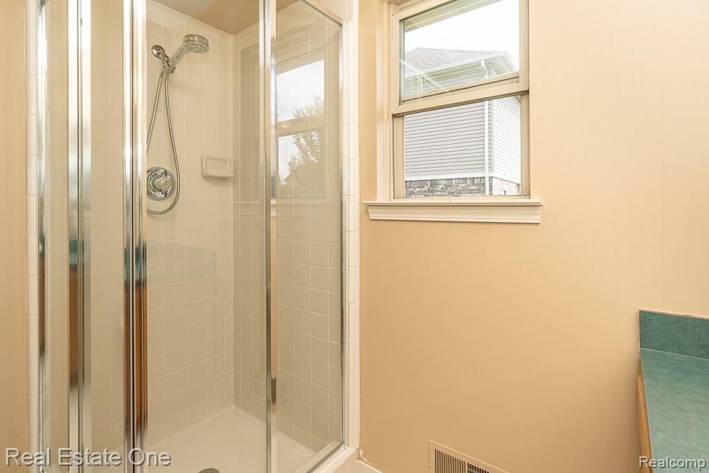 52033 Pebble Creek Drive, New Baltimore, MI 48047 — Photo 15