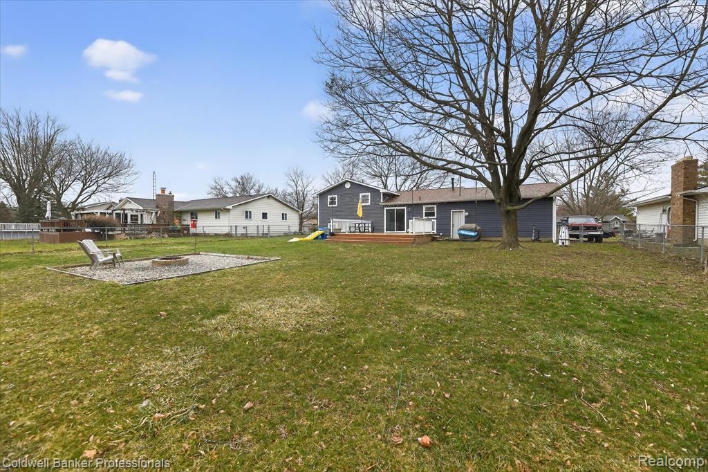 6163 King Arthur Drive, Swartz Creek, MI 48473 — Photo 36