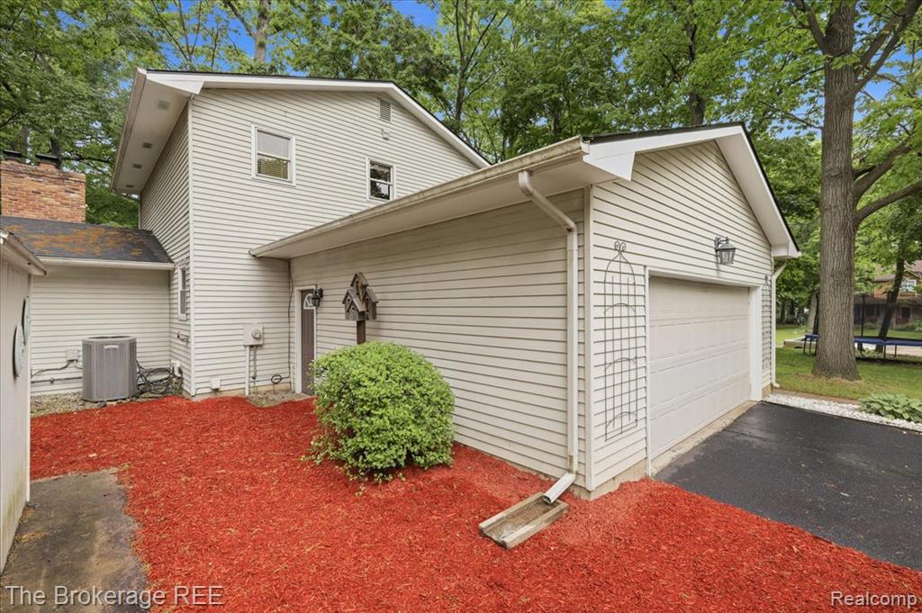 5639 Cross Village Road, Grand Blanc, MI 48439 — Photo 6