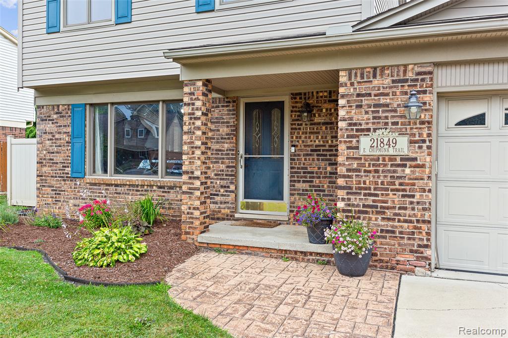 21849 E Chipmunk Trail, Woodhaven, MI 48183 — Photo 3
