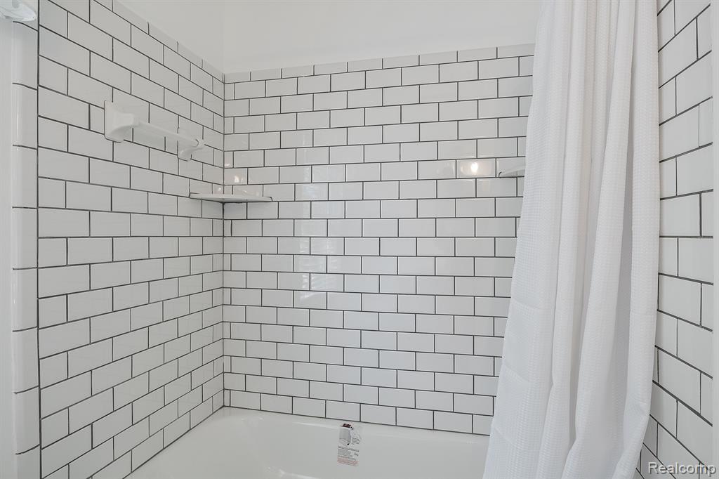 8387 LAKEVIEW Court, Ypsilanti, MI 48198 — Photo 20