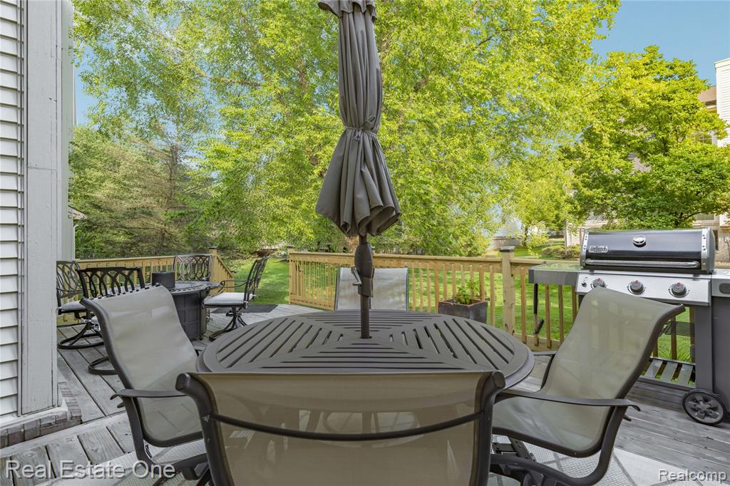 7105 Winding Brook Court, West Bloomfield, MI — Photo 11