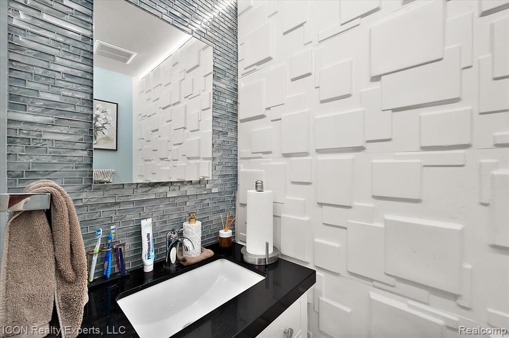 44831 Huntington Drive, Novi, MI — Photo 17