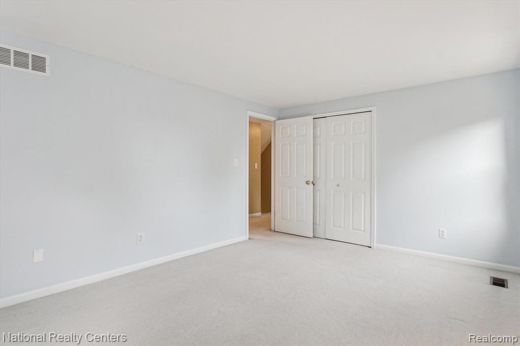 42372 COTSWOLD Court, Northville, MI 48168 — Photo 34