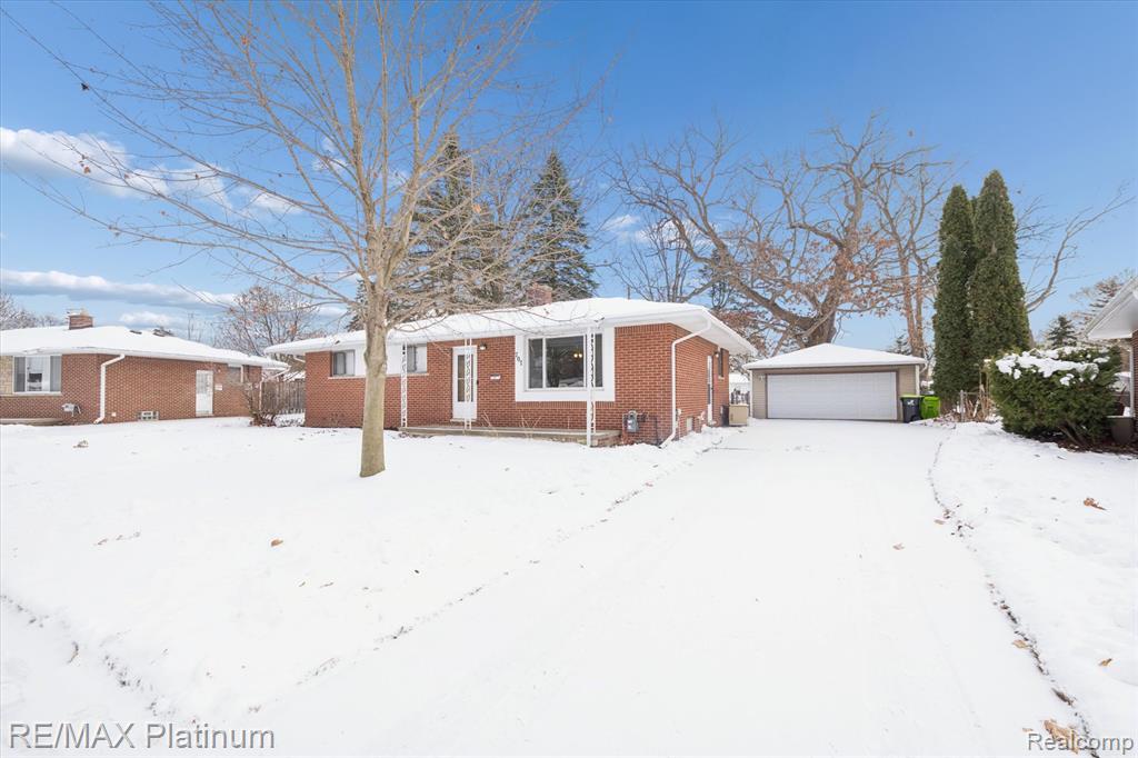 707 Briarwood Lane, Fenton, MI 48430 — Photo 31