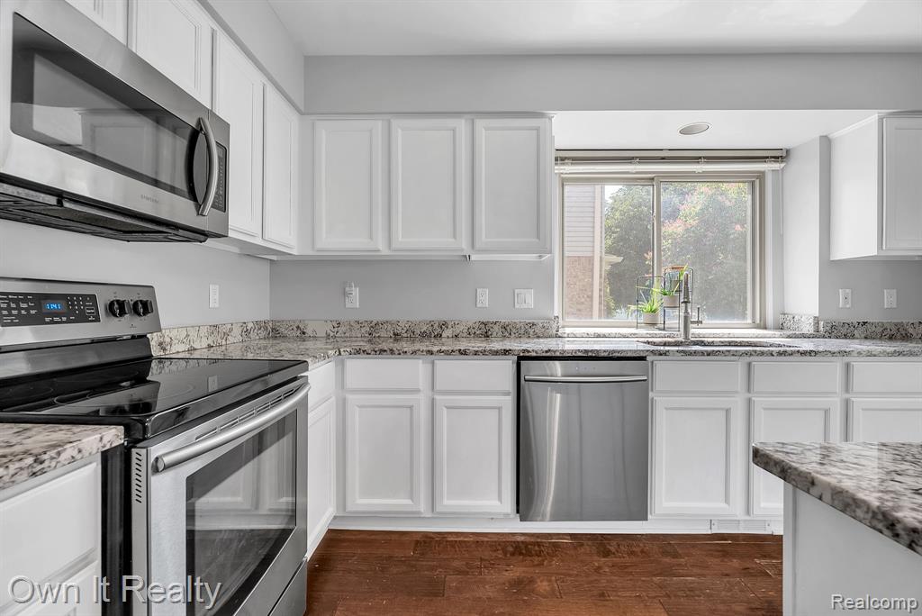 45693 Radnor Road, Canton, MI 48187 — Photo 16