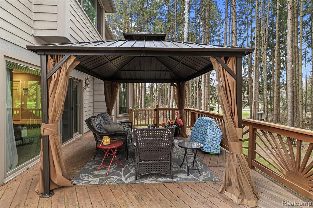 9641 Rolling Greens Drive, Pinckney, MI 48169 — Photo 43