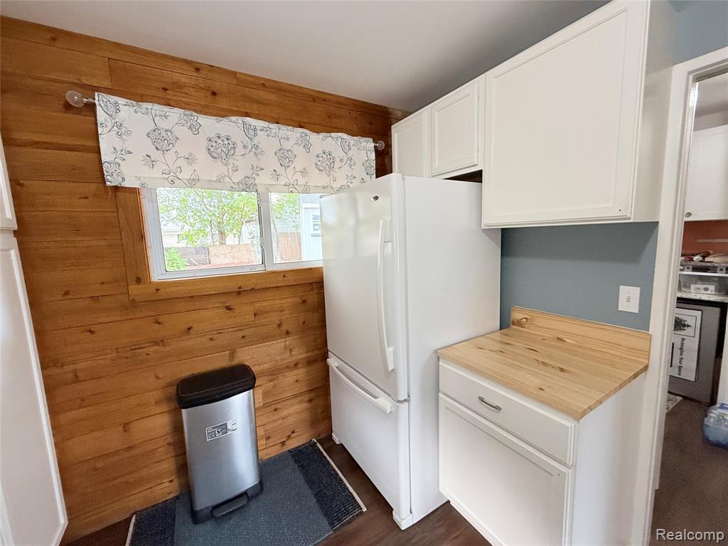 25747 Miracle Drive, Madison Heights, MI 48071 — Photo 17