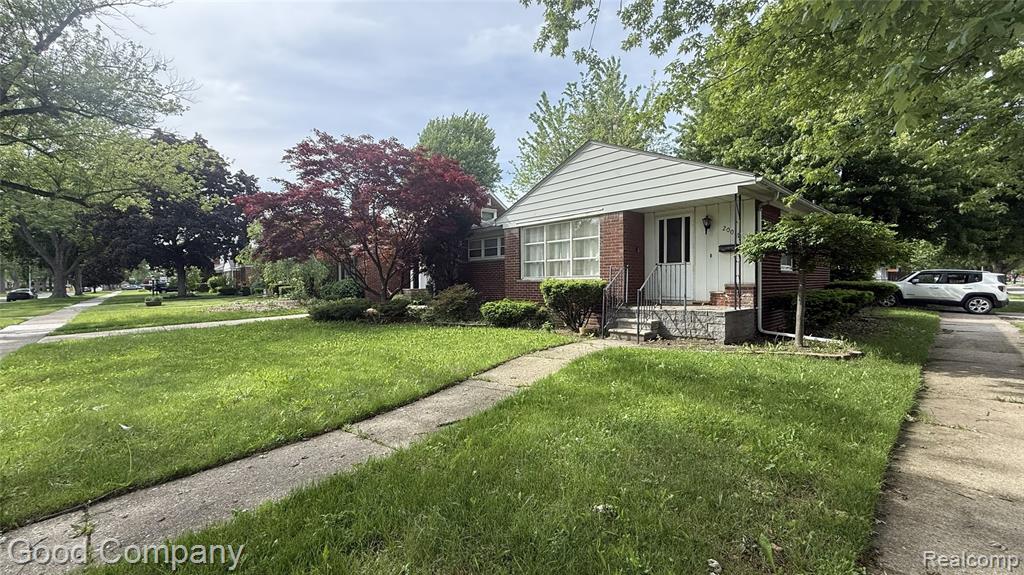 20015 Lochmoor Street, Harper Woods, MI 48225