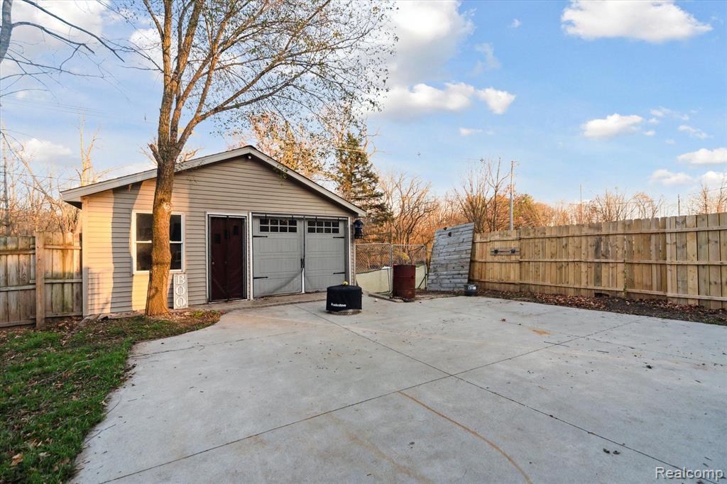 10524 N ANTCLIFF Road, Fowlerville, MI 48836 — Photo 7