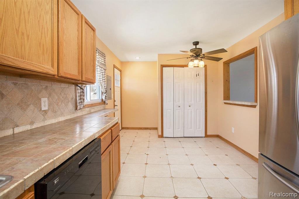 1163 FALL RIVER Road, Ypsilanti, MI 48198 — Photo 7