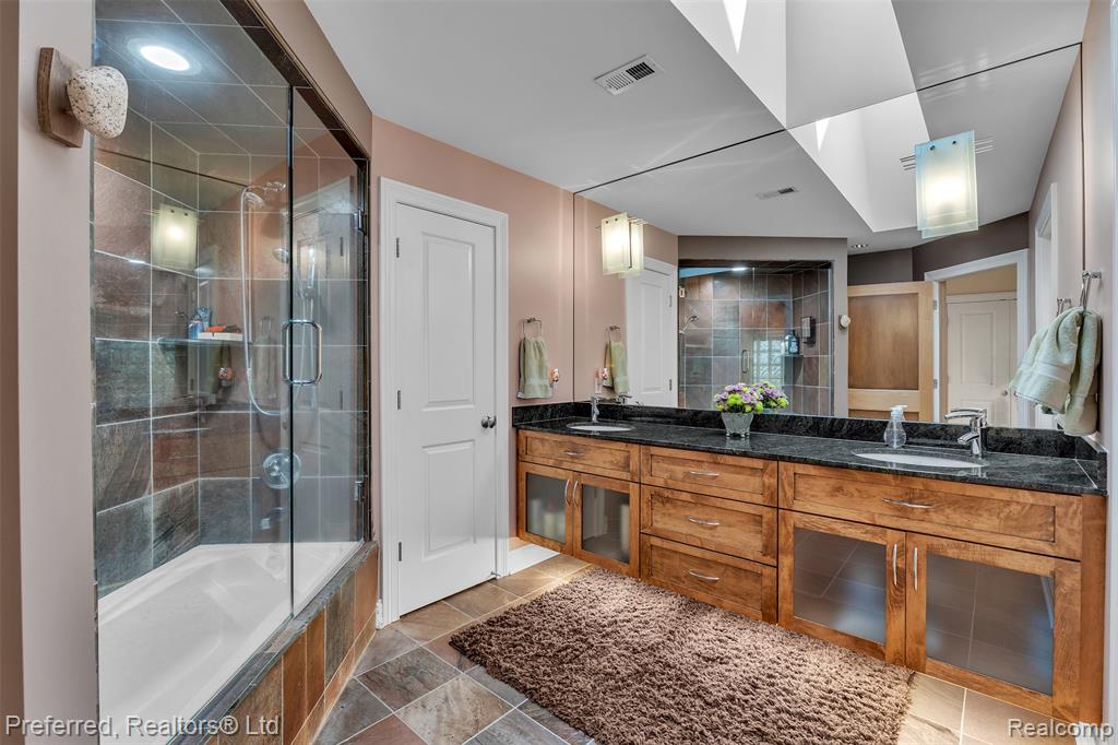 12196 Woodline Drive, Fenton, MI 48430 — Photo 57