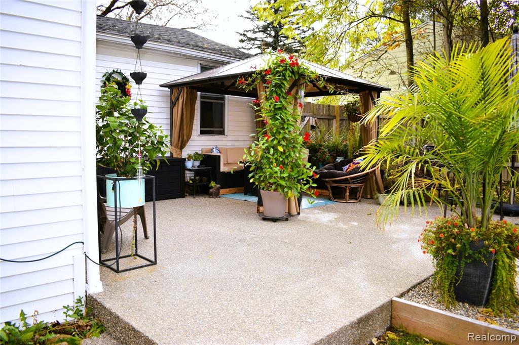 7400 Lawrence Street, Grand Blanc, MI 48439 — Photo 3
