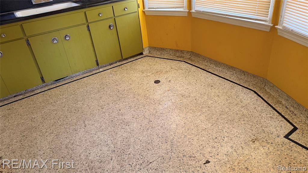 21703 Cushing Avenue, Eastpointe, MI 48021 — Photo 3