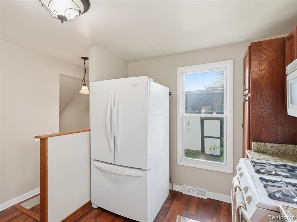 1728 Beechcroft Street, Keego Harbor, MI 48320 — Photo 15
