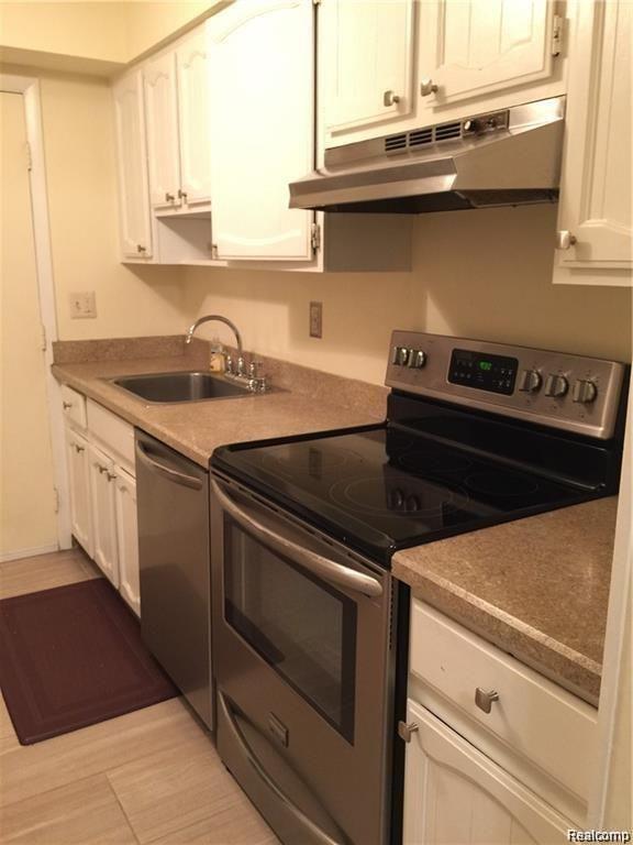 5727 NORTHFIELD Parkway, Troy, MI 48098 — Photo 8