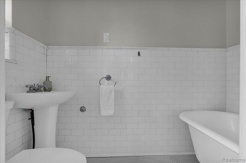 1710 Seminole Street, Detroit, MI 48214 — Photo 38