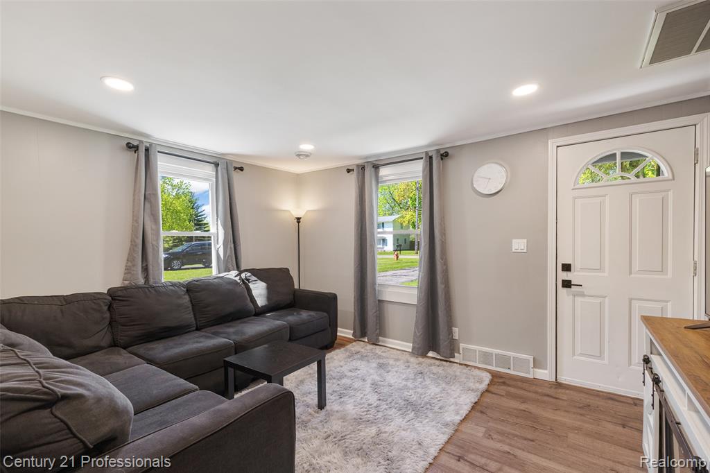 2830 Deland Road, Waterford, MI 48329 — Photo 3