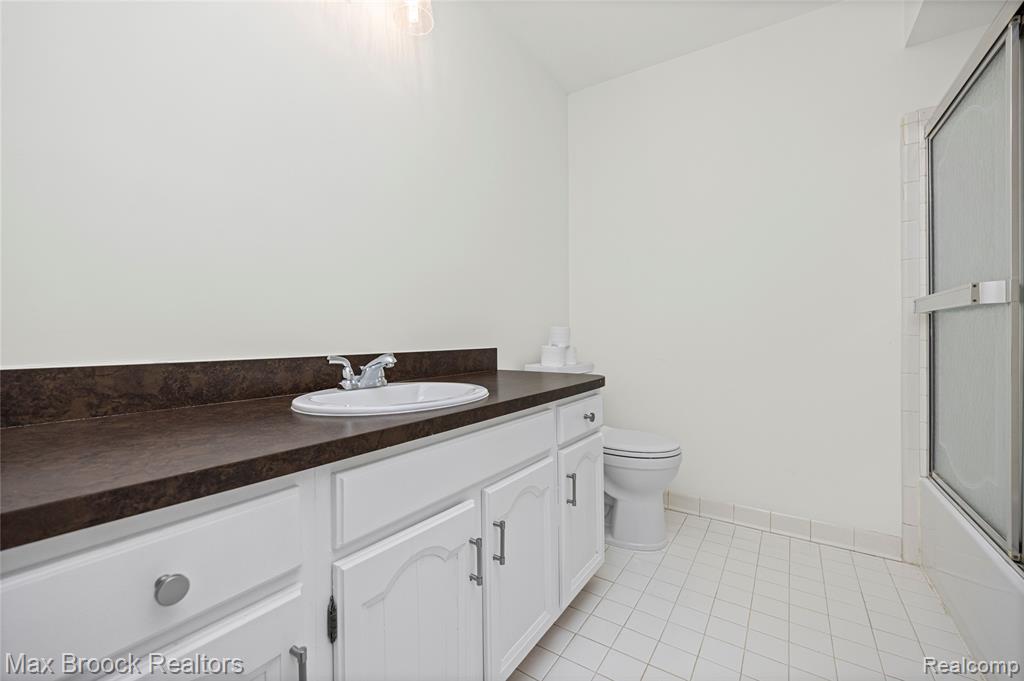 28977 Lake Park Dr. Drive, Farmington, MI 48331 — Photo 23