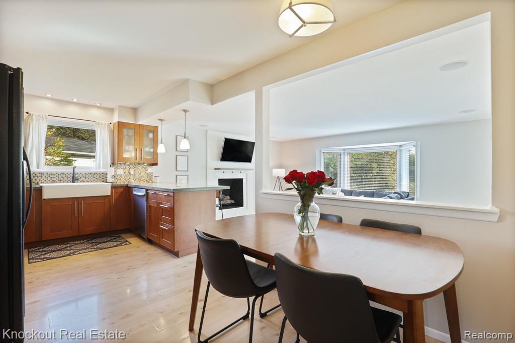 6157 Barker Circle, Waterford, MI 48329 — Photo 14