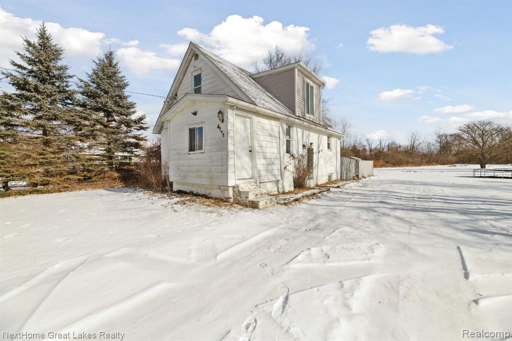4173 S BELSAY Road, Burton, MI 48519 — Photo 2