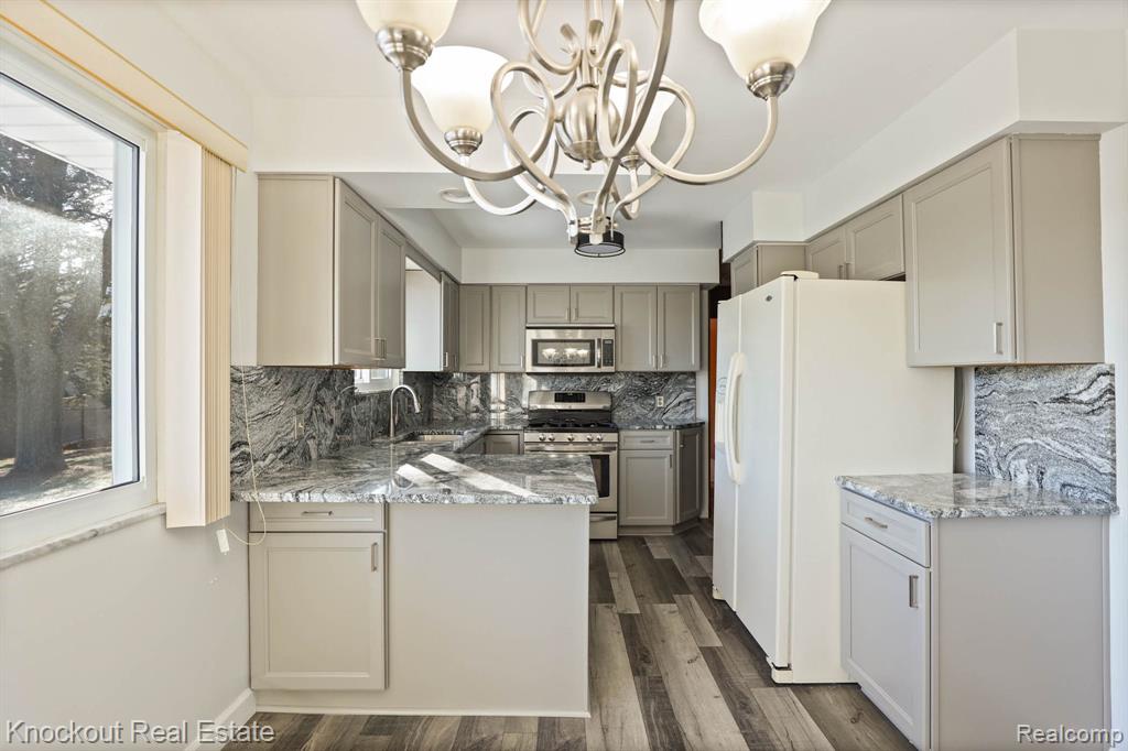 409 FRANCONIAN Drive E, Frankenmuth, MI 48734 — Photo 9