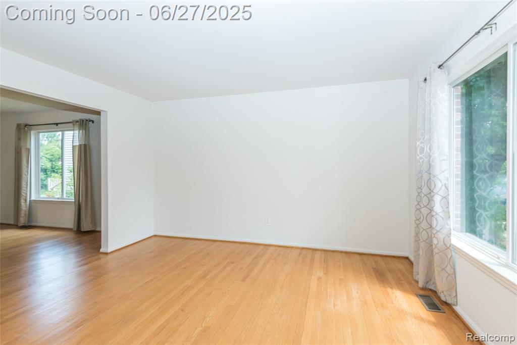 67 LARCHWOOD Drive, Troy, MI 48083 — Photo 3