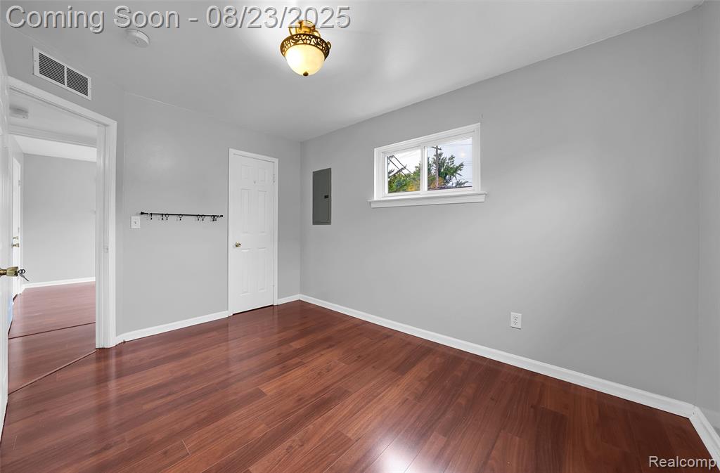 4952 Clippert Street, Dearborn Heights, MI 48125 — Photo 18