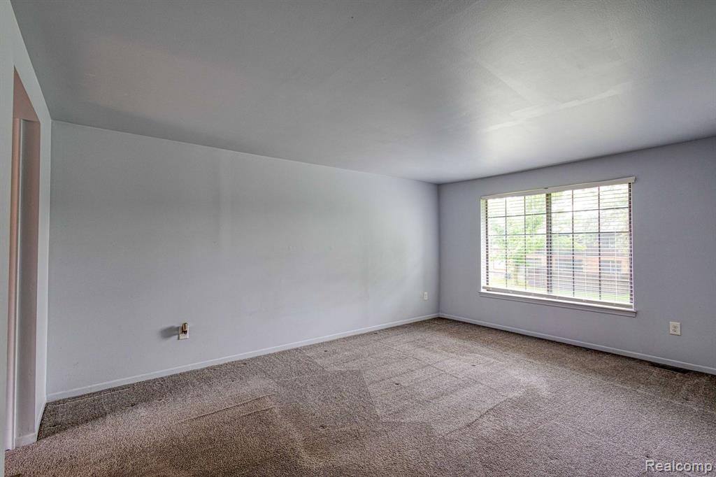 26188 SUMMERDALE Drive, Southfield, MI 48033 — Photo 18