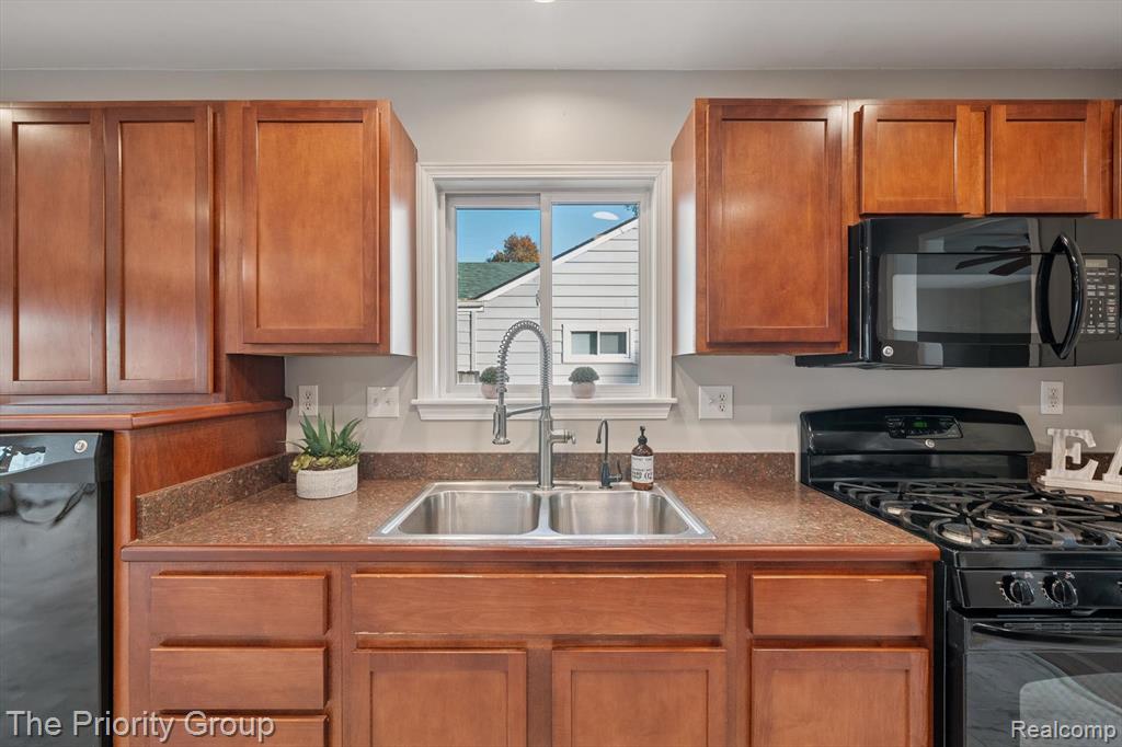 5235 Drayton Road, Clarkston, MI — Photo 17