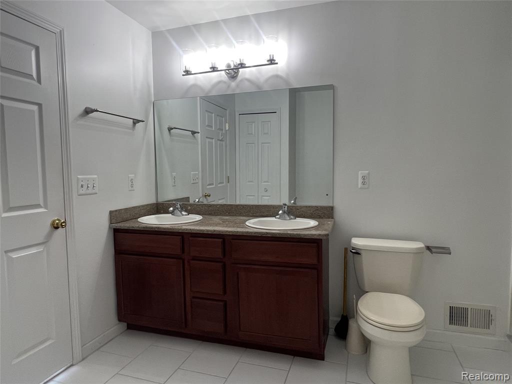 6161 Elarz Drive, Troy, MI 48085 — Photo 32