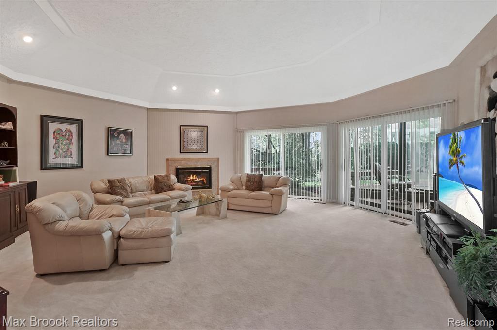 4358 YALE CT, Bloomfield Hills, MI 48302 — Photo 16