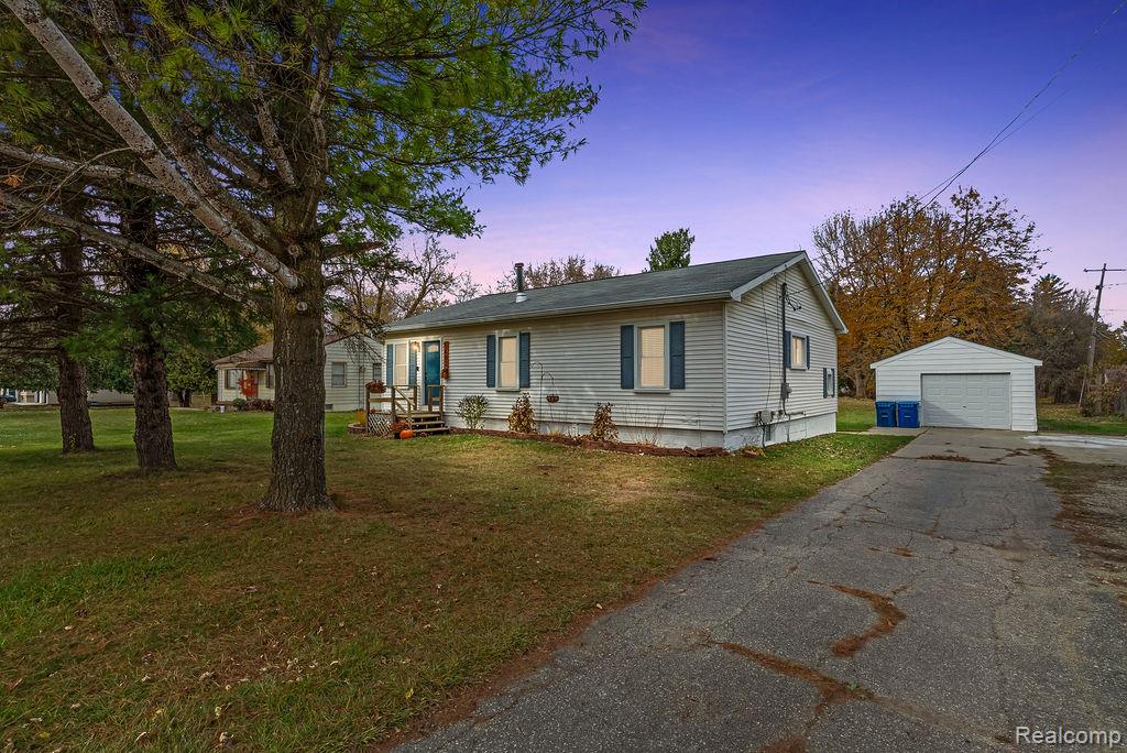 5482 Grand Blanc Road, Swartz Creek, MI 48473 — front exterior