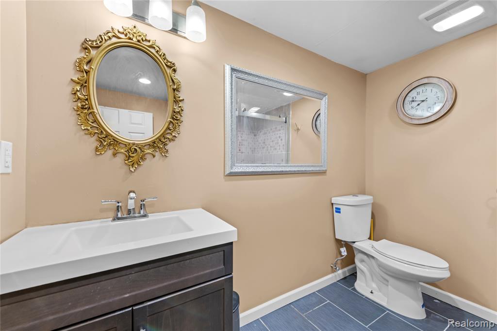 46902 Amberwood Drive, Shelby Twp, MI 48317 — Photo 24