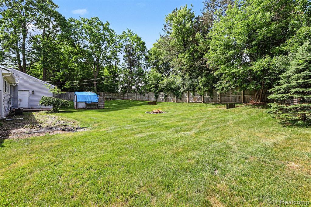 9315 Hillcrest Road, Clarkston, MI 48348 — Photo 25