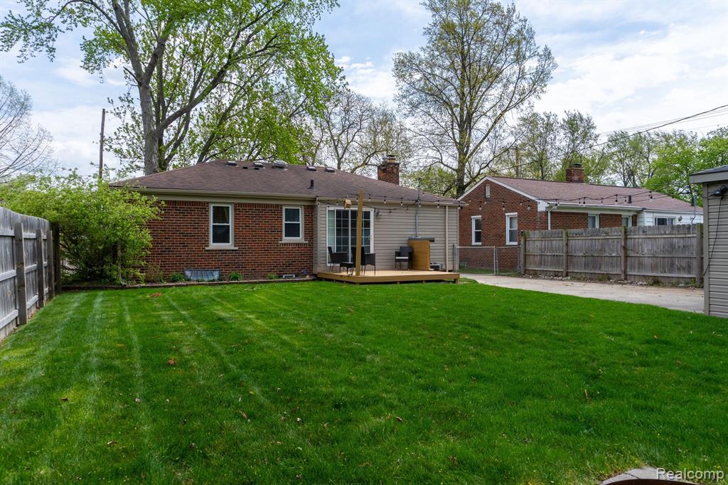 9611 ROSELAND Street, Livonia, MI 48150 — Photo 30