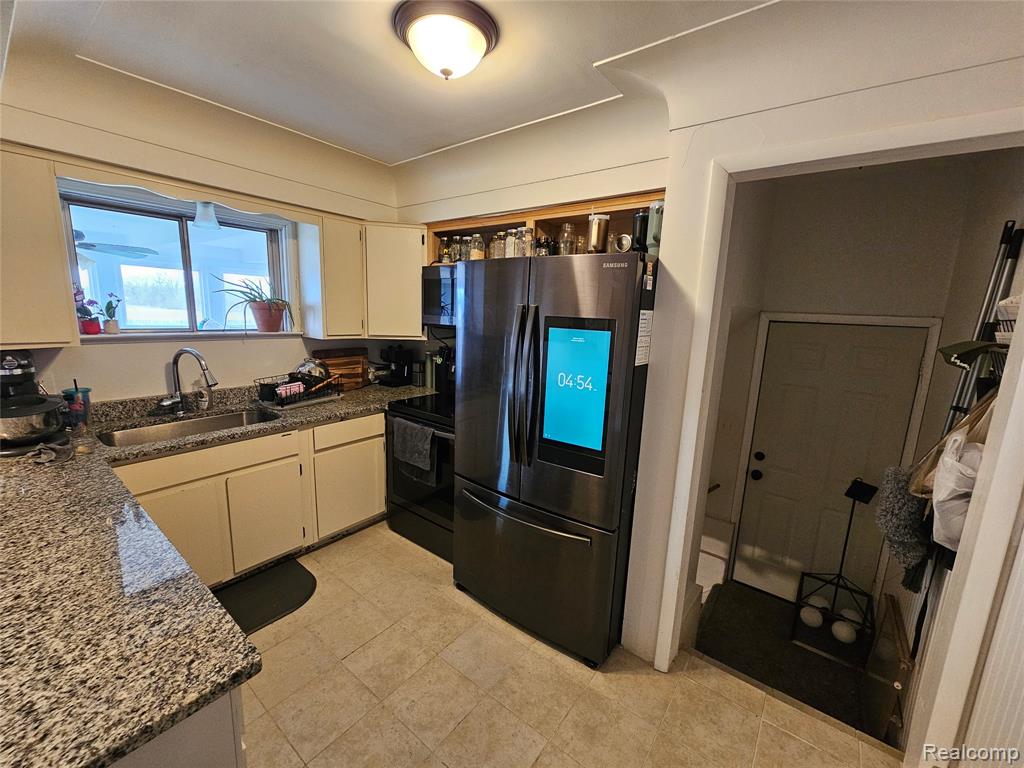 5410 W Coldwater Road, Flint, MI 48504 — Photo 4